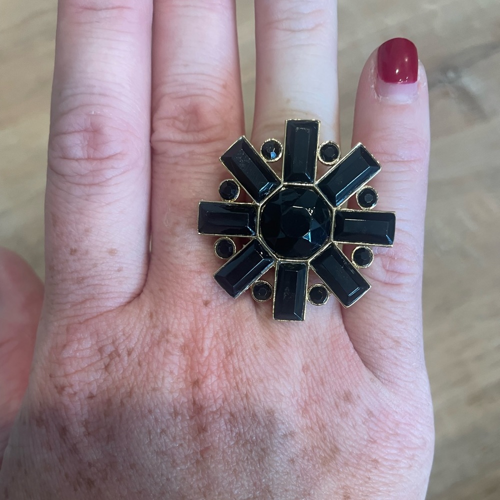 Kate spade black flower cocktail ring size 6 - Picture 2 of 4